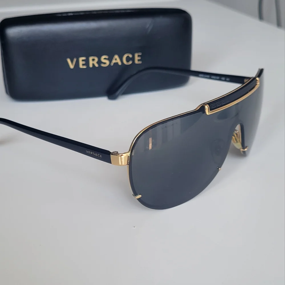 Versace Black and Gold Sunglasses VE2140 - Picture 3 of 15